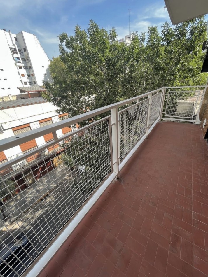 2 AMBIENTES CON BALCON AL FRENTE