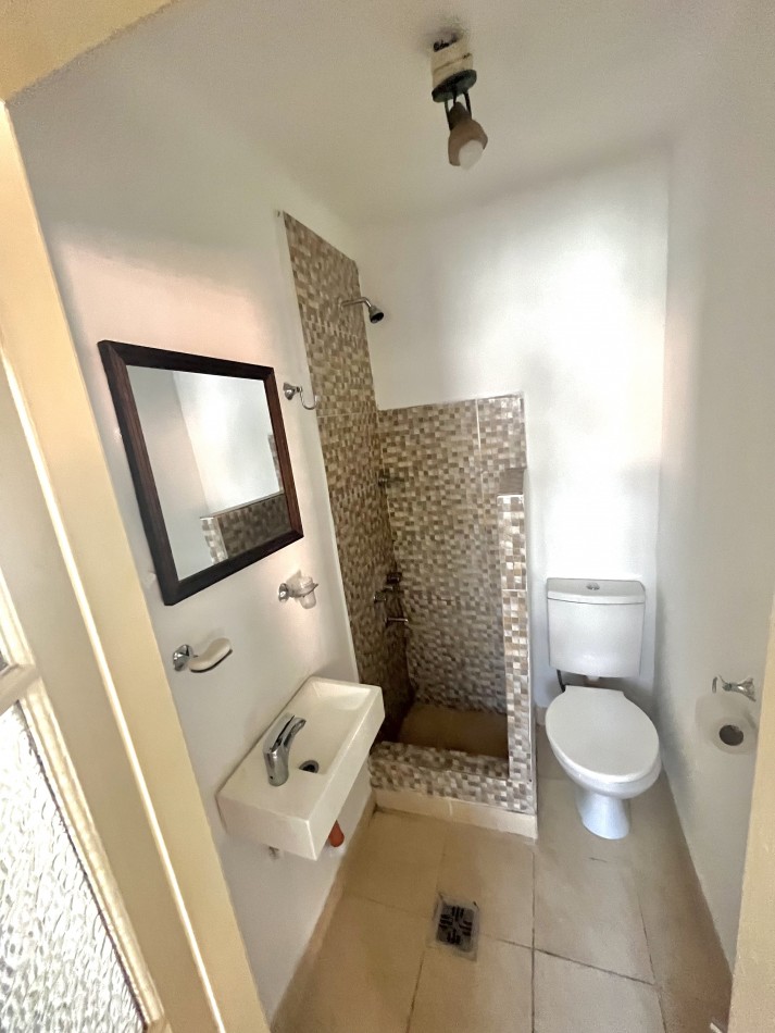 2 AMBIENTES MUY LUMINOSOS CON PEQUEÑO PATIO