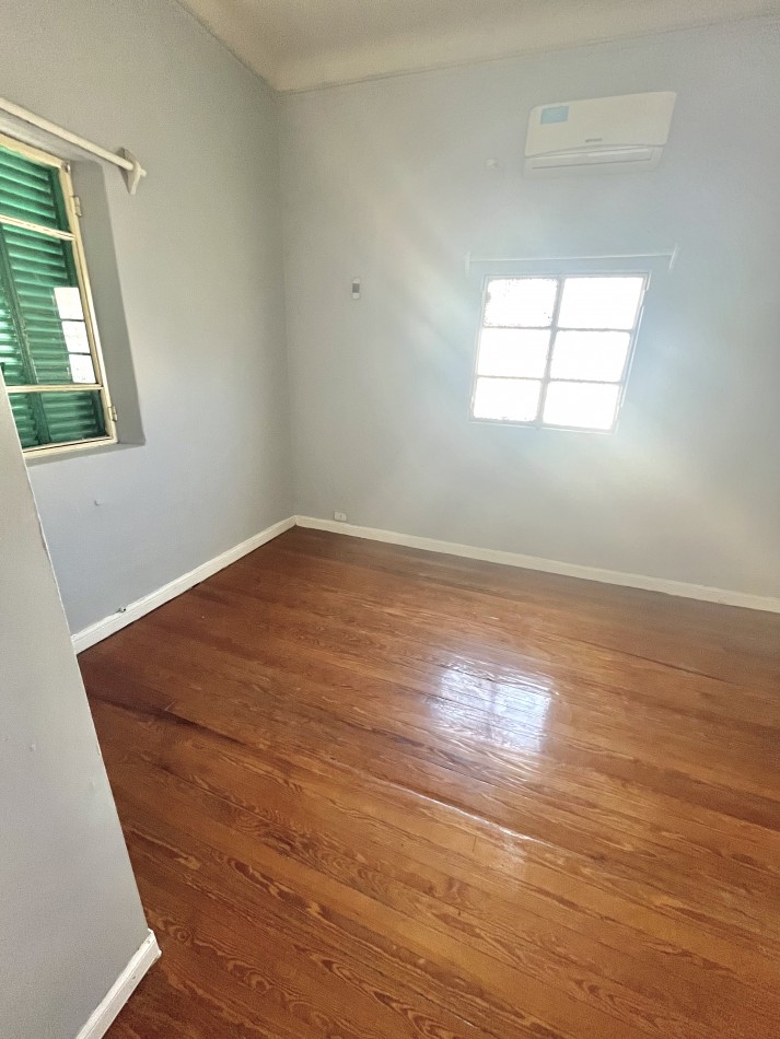 2 AMBIENTES MUY LUMINOSOS CON PEQUEÑO PATIO