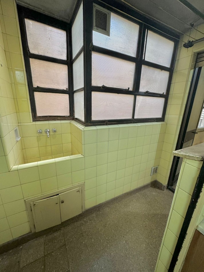 3 AMBIENTES AMPLIOS CON DEPENDENCIA, BALCON AV. SAN JUAN