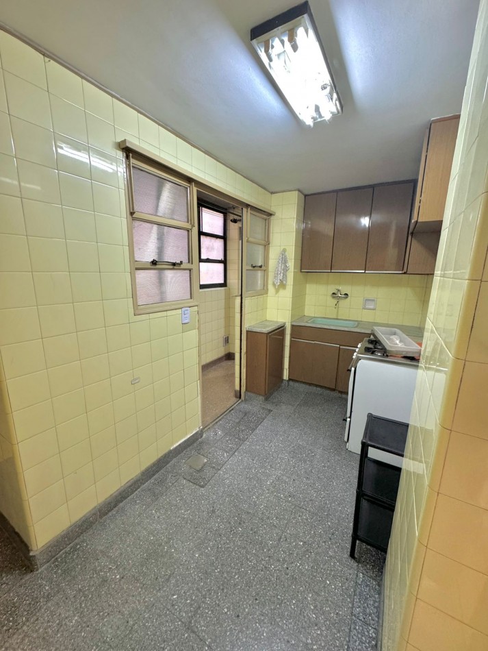 3 AMBIENTES AMPLIOS CON DEPENDENCIA, BALCON AV. SAN JUAN