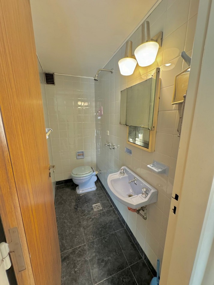 3 AMBIENTES AMPLIOS CON DEPENDENCIA, BALCON AV. SAN JUAN
