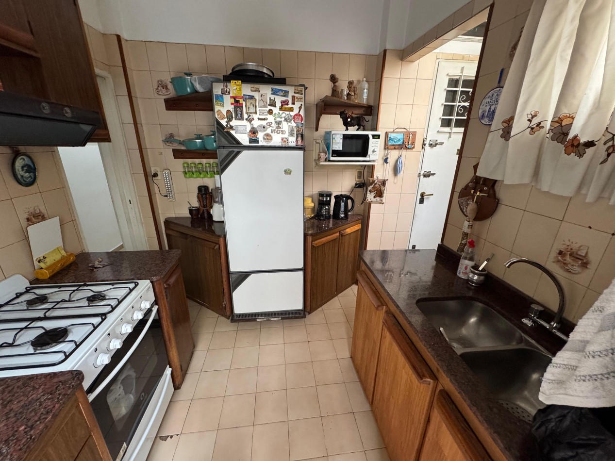 3 AMBIENTES CON DEPENDENCIA,PATIO Y BALCON A LA CALLE