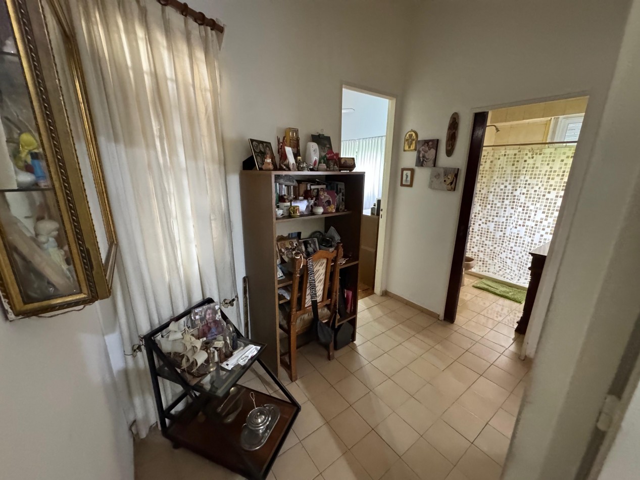 3 AMBIENTES CON DEPENDENCIA,PATIO Y BALCON A LA CALLE
