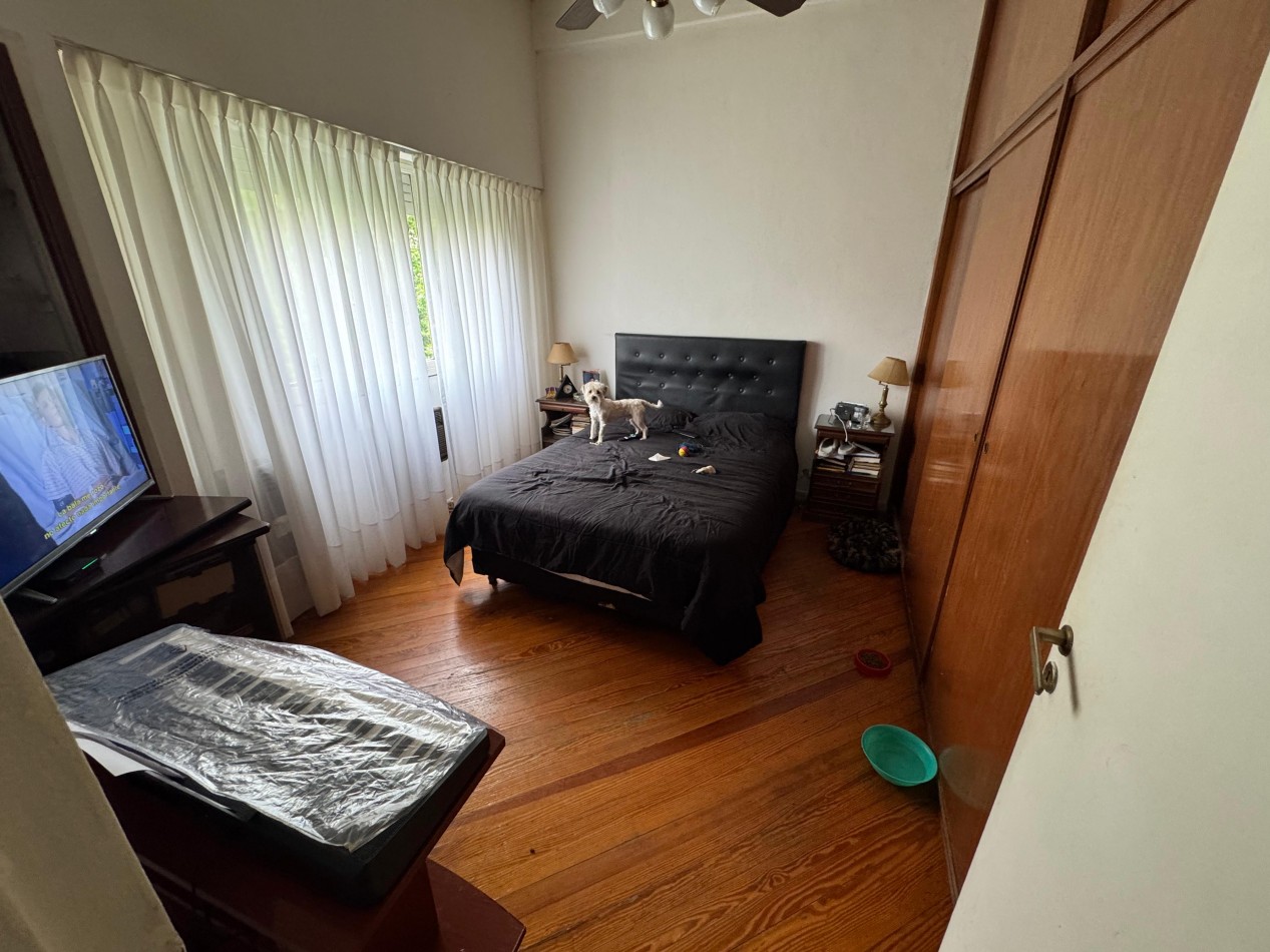 3 AMBIENTES CON DEPENDENCIA,PATIO Y BALCON A LA CALLE
