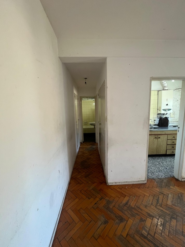 OPORTUNIDAD DEPARTAMENTO EN VENTA A RECICLAR CON LAVADERO Y BALCON