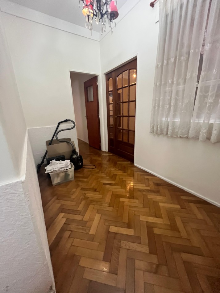 3 AMBIENTES CON DEPENDENCIA Y BALCON A LA CALLE