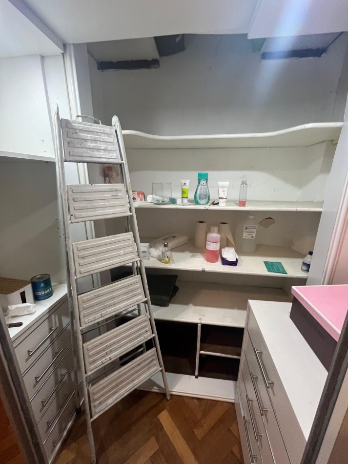 3 AMBIENTES CON DEPENDENCIA Y BALCON A LA CALLE