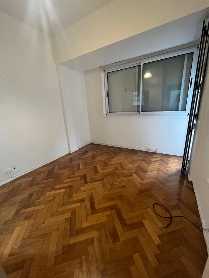 3 AMBIENTES CON DEPENDENCIA Y BALCON A LA CALLE