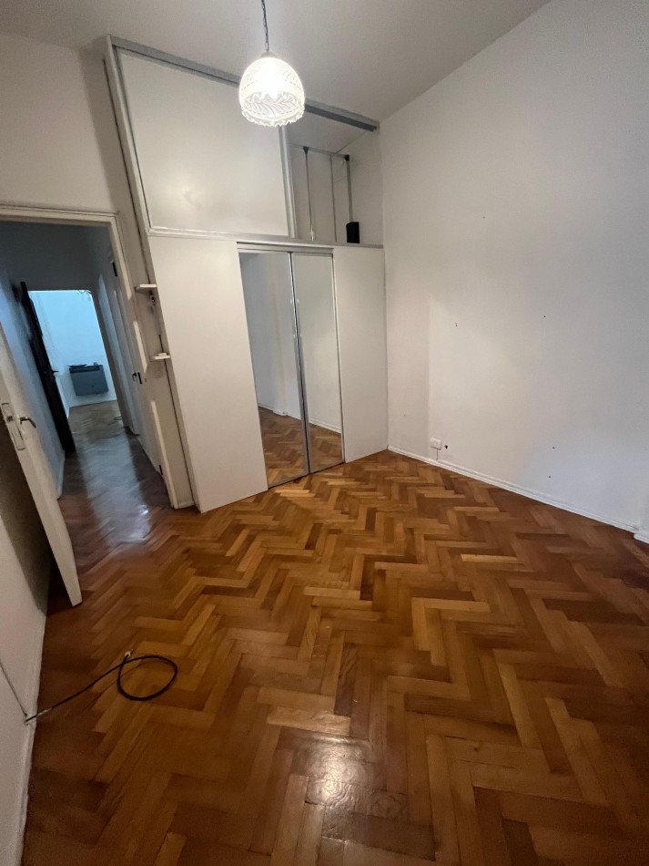 3 AMBIENTES CON DEPENDENCIA Y BALCON A LA CALLE