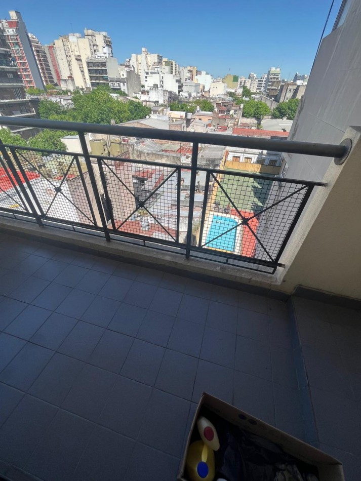 HERMOSO 2 AMBIENTES CON BALCON Y COCHERA