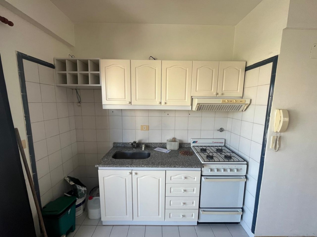HERMOSO 2 AMBIENTES CON BALCON Y COCHERA