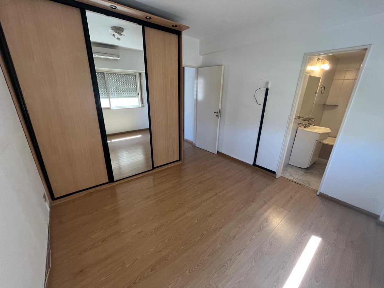 HERMOSO 2 AMBIENTES CON BALCON Y COCHERA