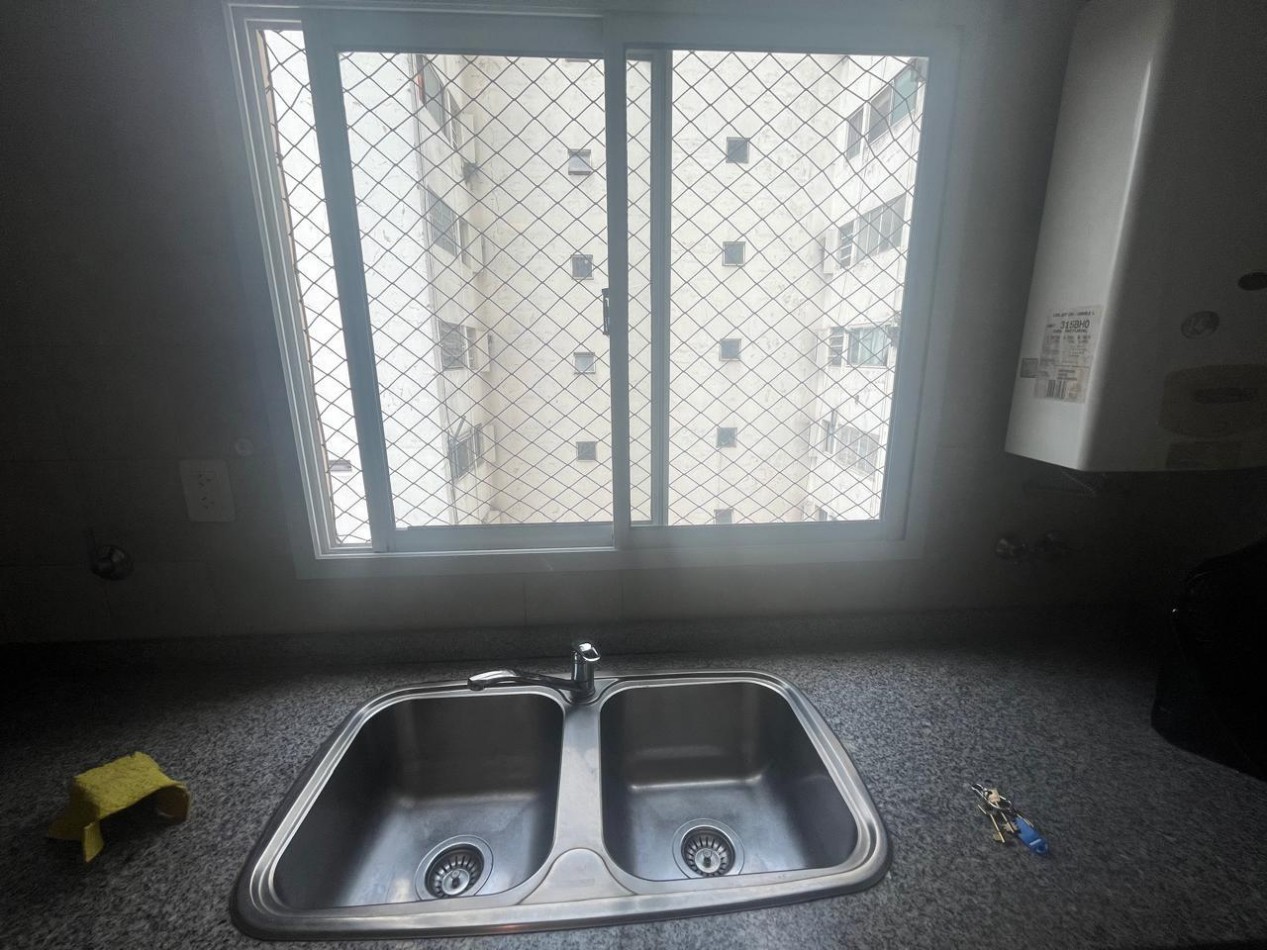 ESQUINA AV SAN JUAN 2 BALCONES CON TOILETTE Y BAÑO COMPLETO