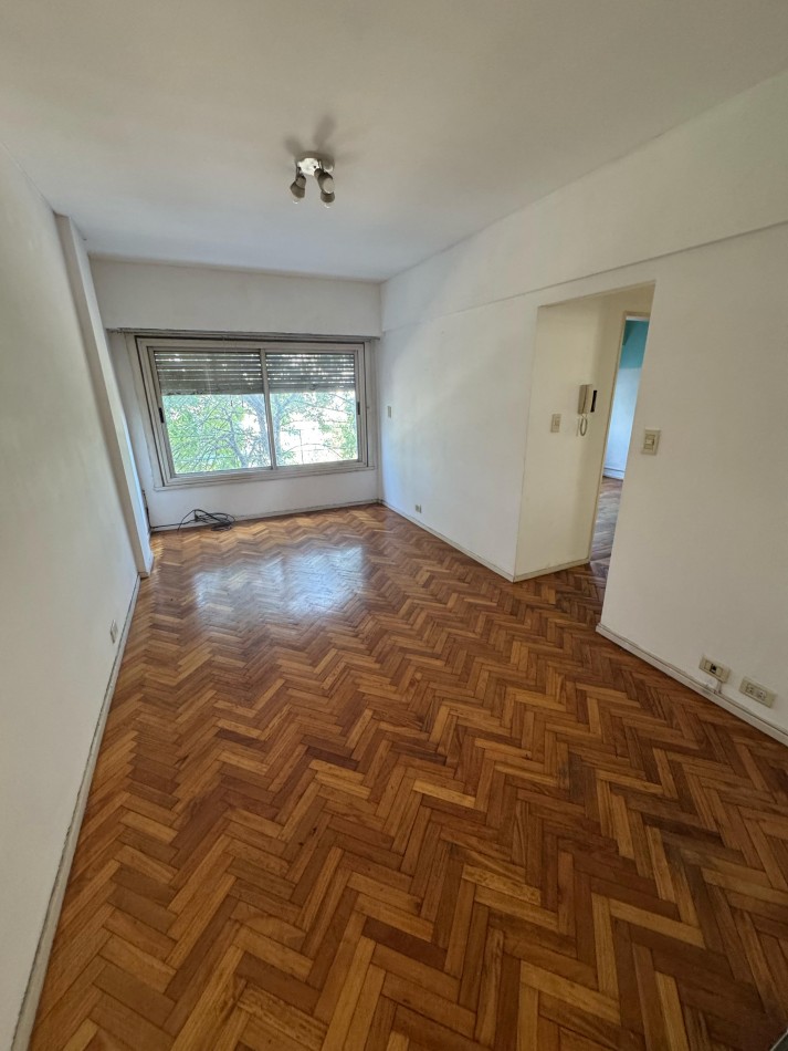 DEPARTAMENTO DOS AMBIENTES SOBRE AV SAN JUAN CON LAVADERO