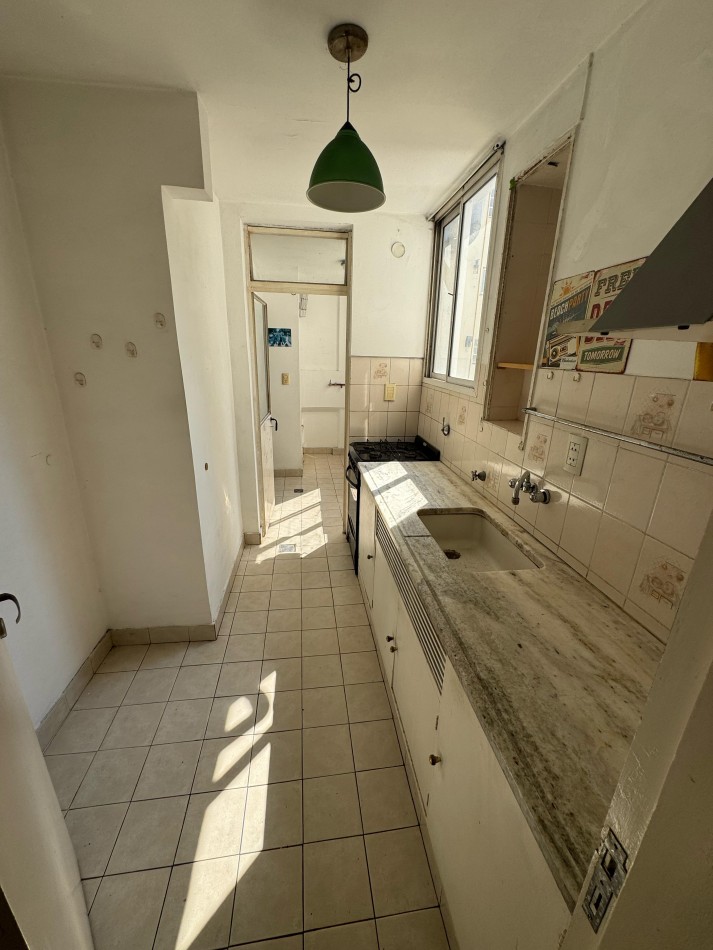 DEPARTAMENTO DOS AMBIENTES SOBRE AV SAN JUAN CON LAVADERO