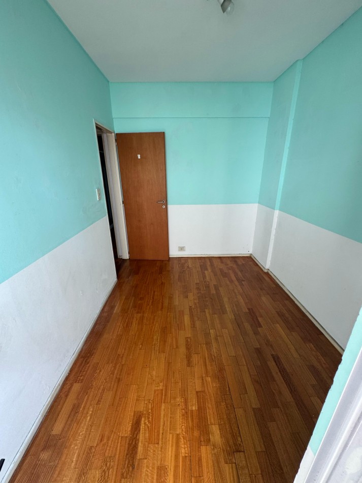 DEPARTAMENTO DOS AMBIENTES SOBRE AV SAN JUAN CON LAVADERO