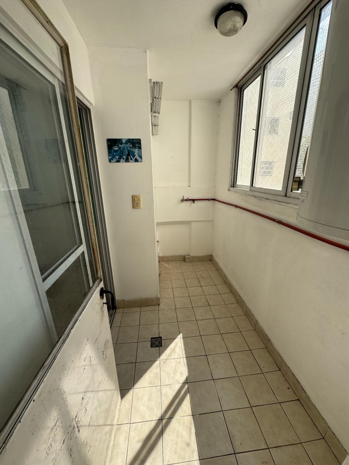 DEPARTAMENTO DOS AMBIENTES SOBRE AV SAN JUAN CON LAVADERO