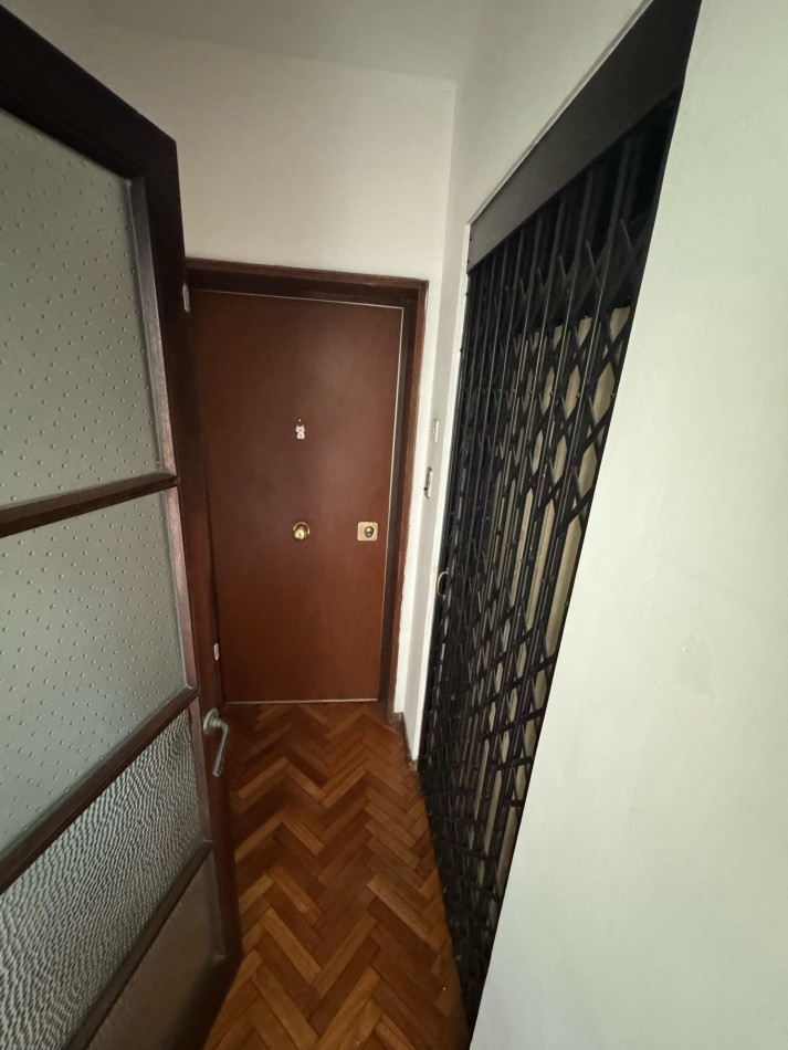 DEPARTAMENTO DOS AMBIENTES SOBRE AV SAN JUAN CON LAVADERO