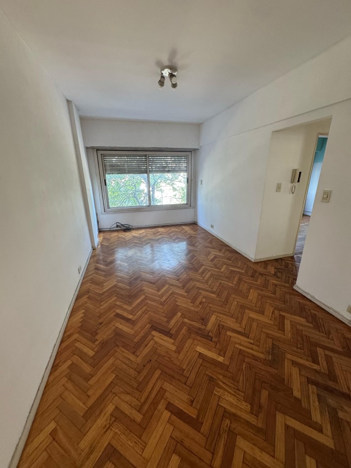 DEPARTAMENTO DOS AMBIENTES SOBRE AV SAN JUAN CON LAVADERO