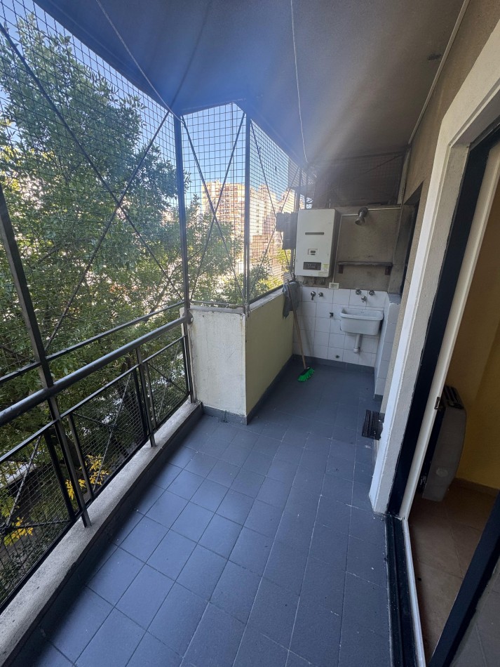DOS AMBIENTES CON BALCON