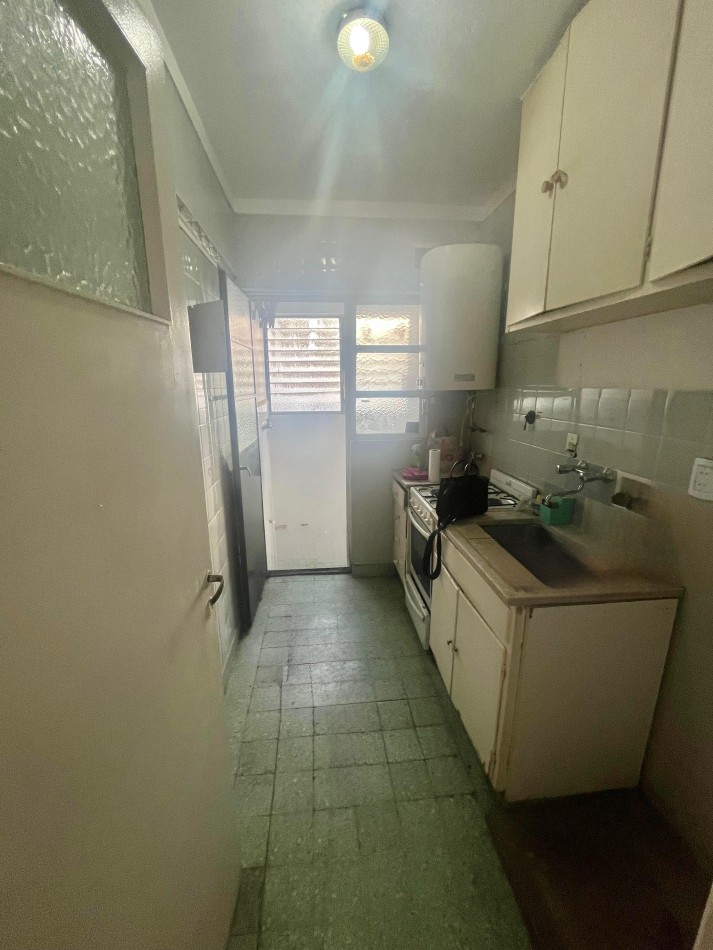 OPORTUNIDAD 3 AMBIENTES PARA RECICLAR CON BALCON EXCELENTE UBICACION 