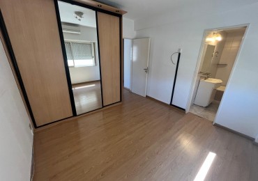 HERMOSO 2 AMBIENTES CON BALCON Y COCHERA