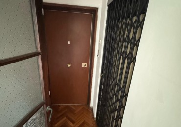 DEPARTAMENTO DOS AMBIENTES SOBRE AV SAN JUAN CON LAVADERO