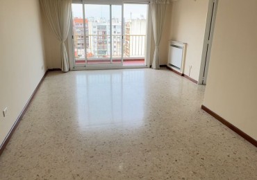 3 AMBIENTES EXCELENTE ESTADO BALCON Y LAVADERO, A METROS DE AV. MARTIN GARCIA